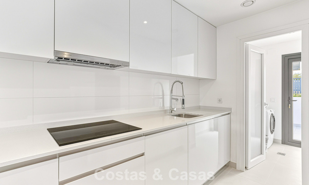 Appartement moderne avec jardin à vendre sur la New Golden Mile entre Marbella et Estepona 798820