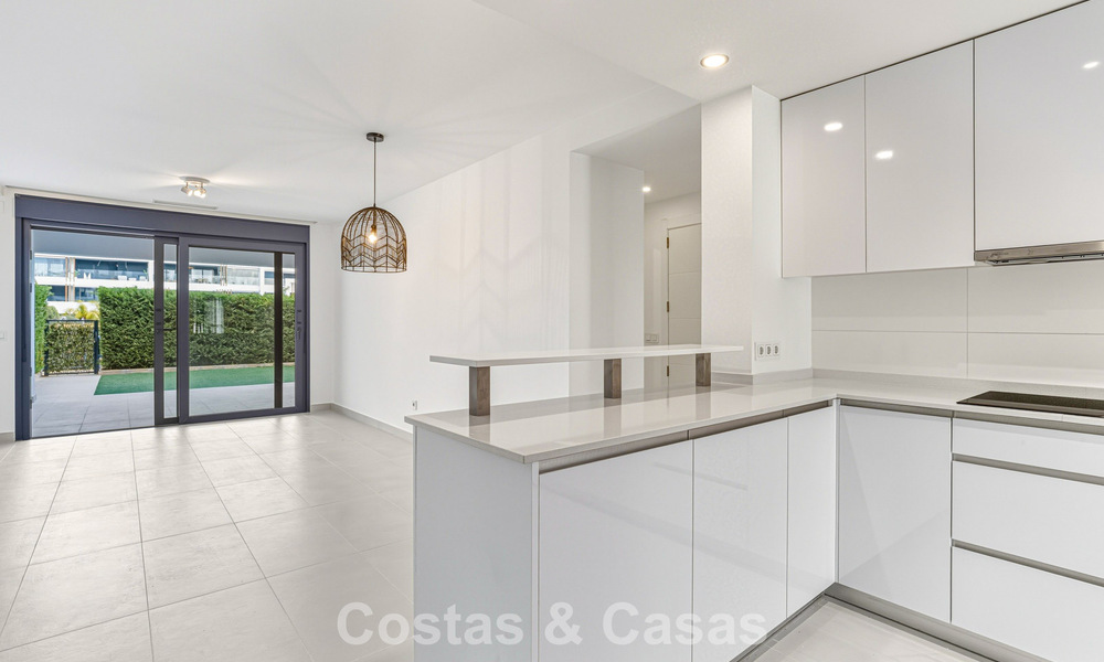 Appartement moderne avec jardin à vendre sur la New Golden Mile entre Marbella et Estepona 798821