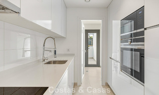 Appartement moderne avec jardin à vendre sur la New Golden Mile entre Marbella et Estepona 798823 