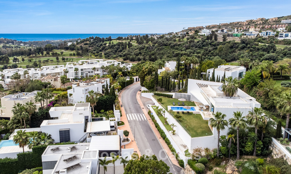 Villa contemporaine avec vues panoramiques sur la mer à vendre dans un prestigieux quartier de golf à Marbella - Benahavís 798840