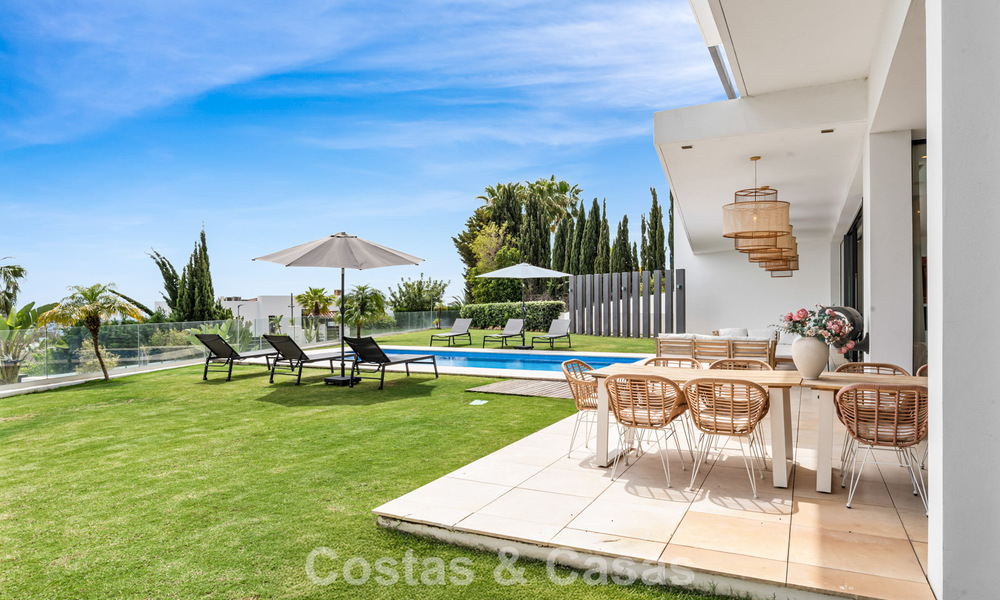 Villa contemporaine avec vues panoramiques sur la mer à vendre dans un prestigieux quartier de golf à Marbella - Benahavís 798841