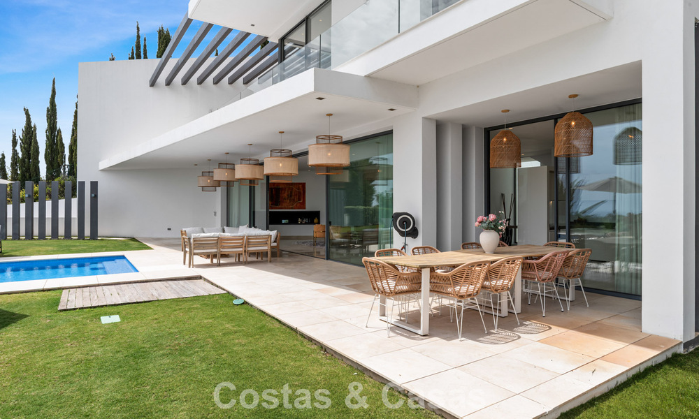 Villa contemporaine avec vues panoramiques sur la mer à vendre dans un prestigieux quartier de golf à Marbella - Benahavís 798844