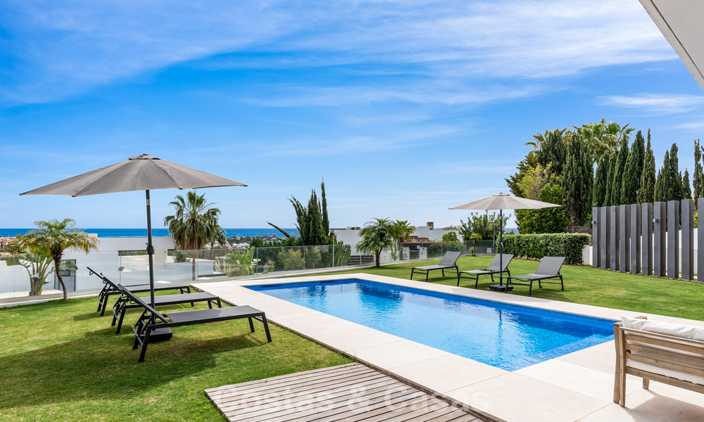 Villa contemporaine avec vues panoramiques sur la mer à vendre dans un prestigieux quartier de golf à Marbella - Benahavís 798846