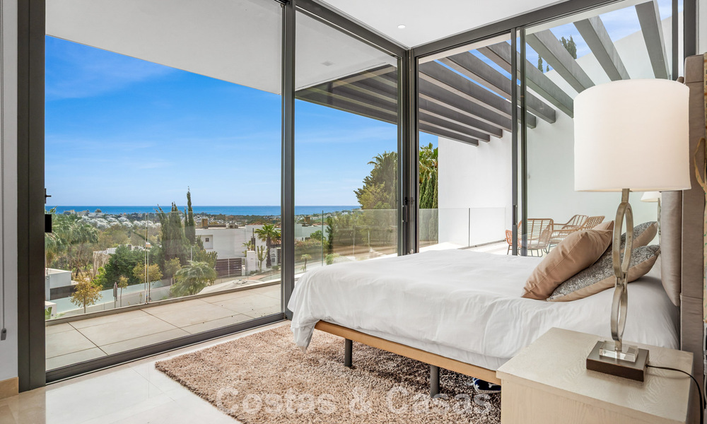 Villa contemporaine avec vues panoramiques sur la mer à vendre dans un prestigieux quartier de golf à Marbella - Benahavís 798848