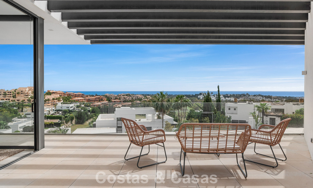 Villa contemporaine avec vues panoramiques sur la mer à vendre dans un prestigieux quartier de golf à Marbella - Benahavís 798851