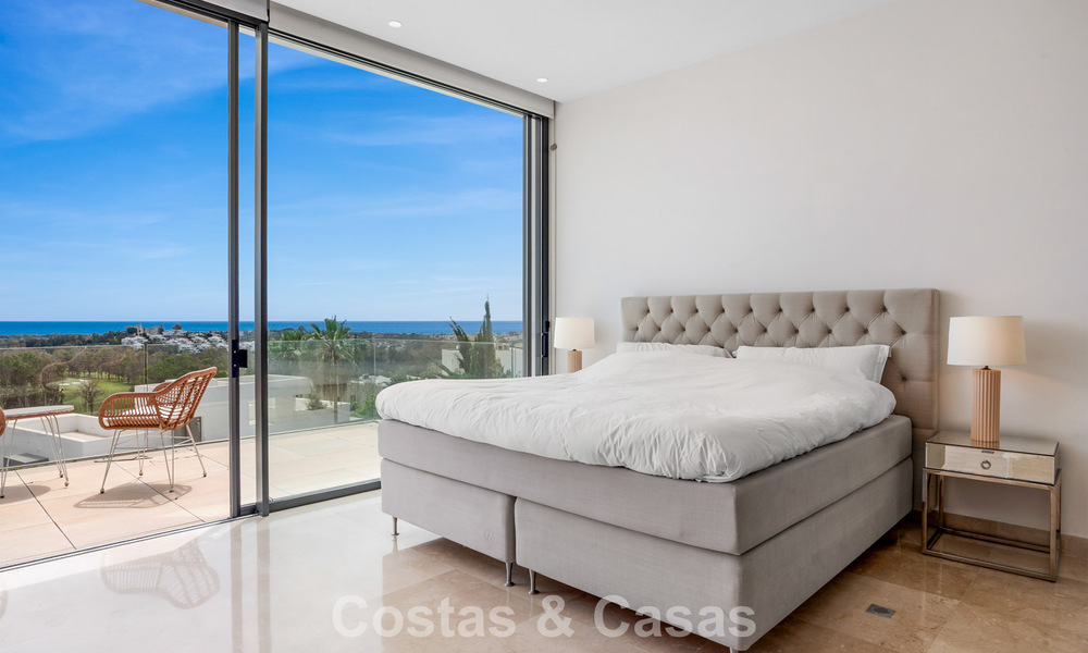 Villa contemporaine avec vues panoramiques sur la mer à vendre dans un prestigieux quartier de golf à Marbella - Benahavís 798852