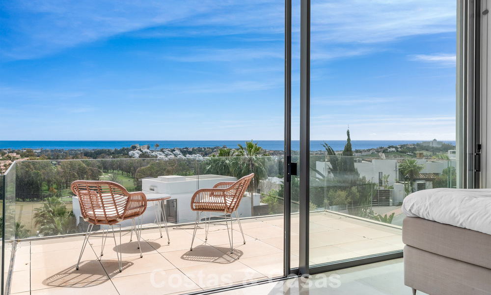 Villa contemporaine avec vues panoramiques sur la mer à vendre dans un prestigieux quartier de golf à Marbella - Benahavís 798853