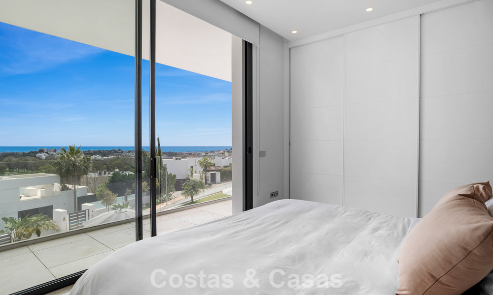 Villa contemporaine avec vues panoramiques sur la mer à vendre dans un prestigieux quartier de golf à Marbella - Benahavís 798856