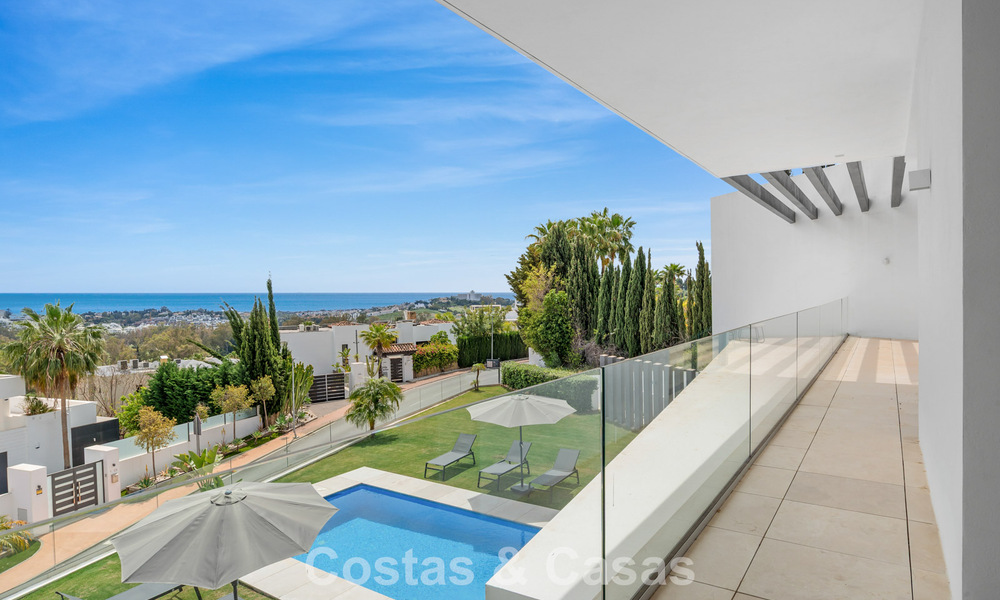 Villa contemporaine avec vues panoramiques sur la mer à vendre dans un prestigieux quartier de golf à Marbella - Benahavís 798859