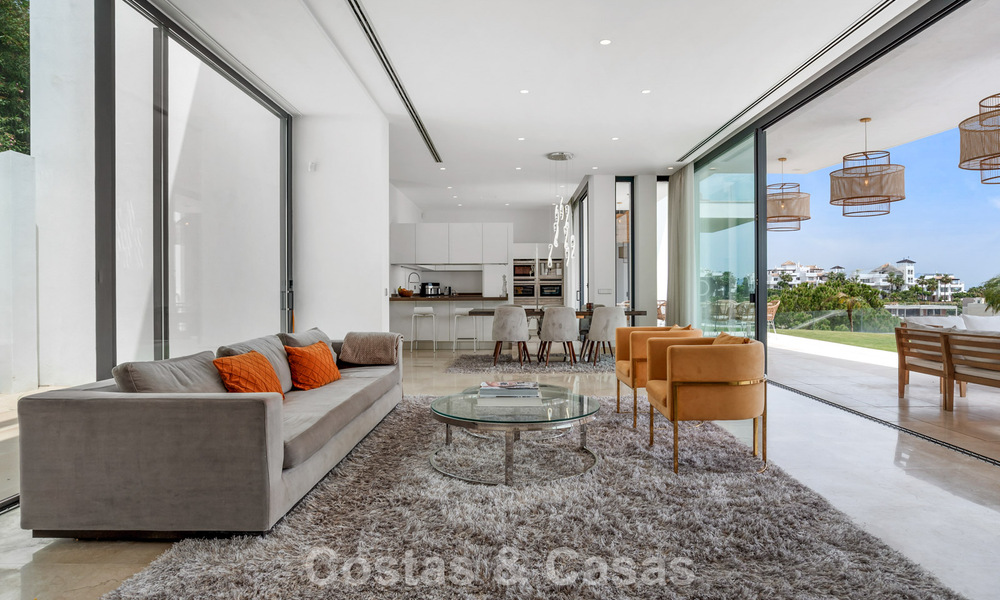 Villa contemporaine avec vues panoramiques sur la mer à vendre dans un prestigieux quartier de golf à Marbella - Benahavís 798862