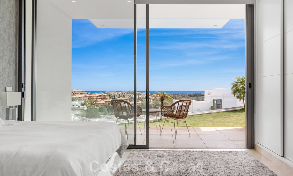 Villa contemporaine avec vues panoramiques sur la mer à vendre dans un prestigieux quartier de golf à Marbella - Benahavís 798871