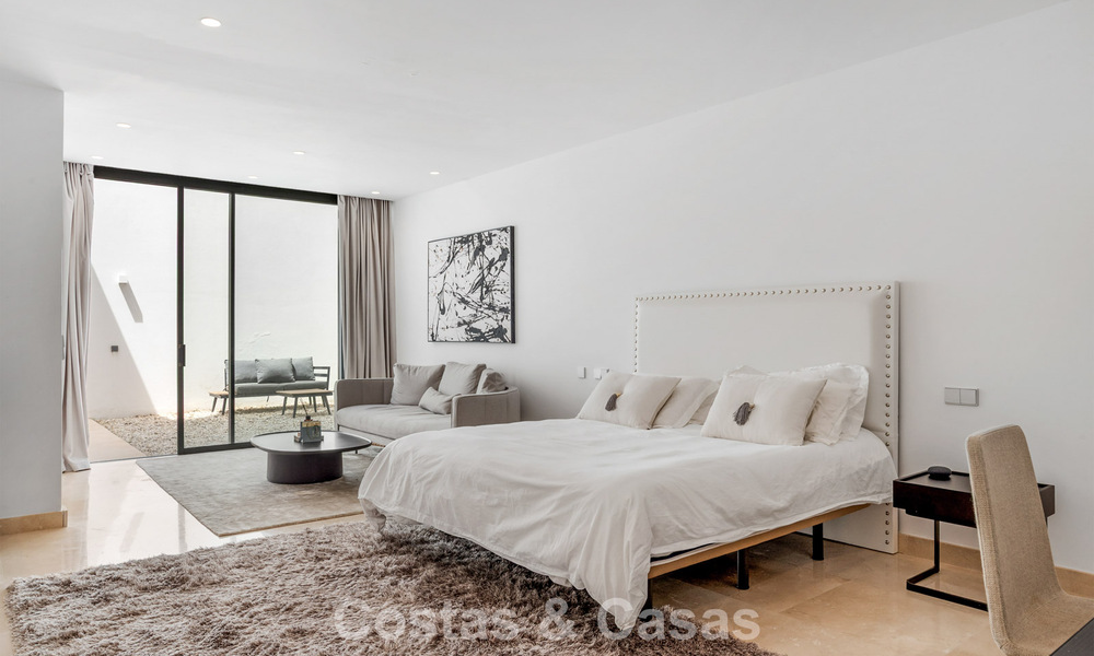 Villa contemporaine avec vues panoramiques sur la mer à vendre dans un prestigieux quartier de golf à Marbella - Benahavís 798874