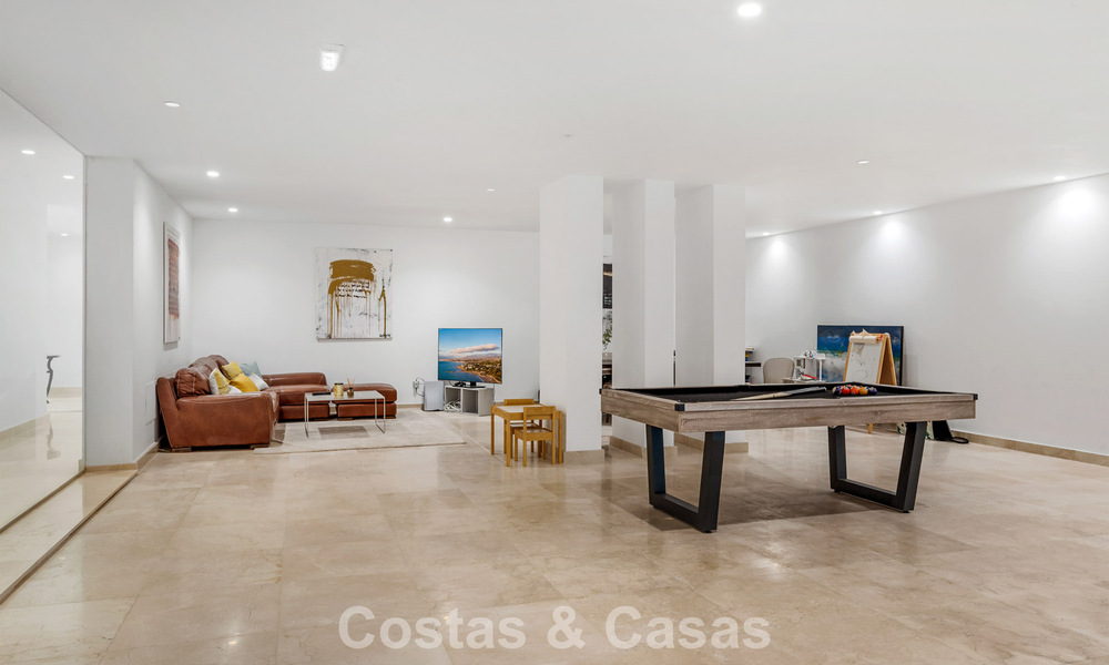 Villa contemporaine avec vues panoramiques sur la mer à vendre dans un prestigieux quartier de golf à Marbella - Benahavís 798878