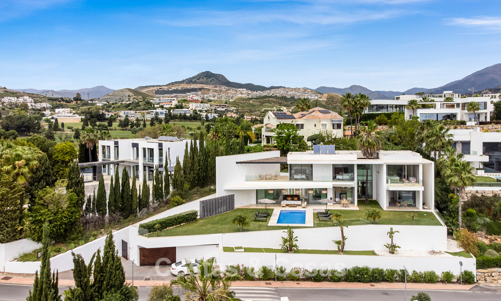 Villa contemporaine avec vues panoramiques sur la mer à vendre dans un prestigieux quartier de golf à Marbella - Benahavís 798883