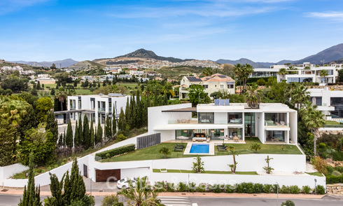 Villa contemporaine avec vues panoramiques sur la mer à vendre dans un prestigieux quartier de golf à Marbella - Benahavís 798883