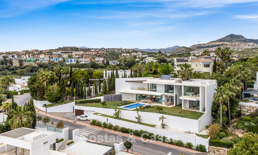 Villa contemporaine avec vues panoramiques sur la mer à vendre dans un prestigieux quartier de golf à Marbella - Benahavís 798884