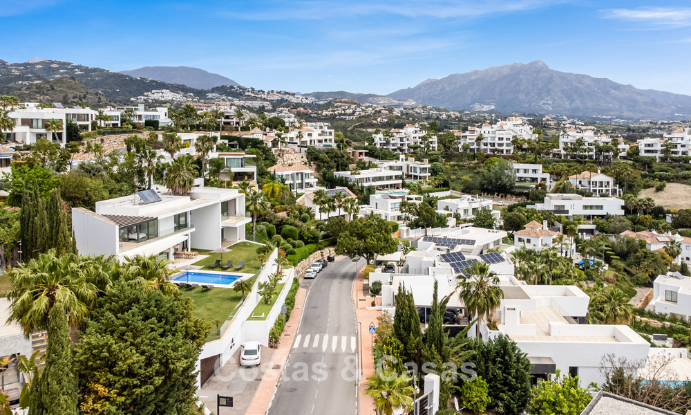 Villa contemporaine avec vues panoramiques sur la mer à vendre dans un prestigieux quartier de golf à Marbella - Benahavís 798886