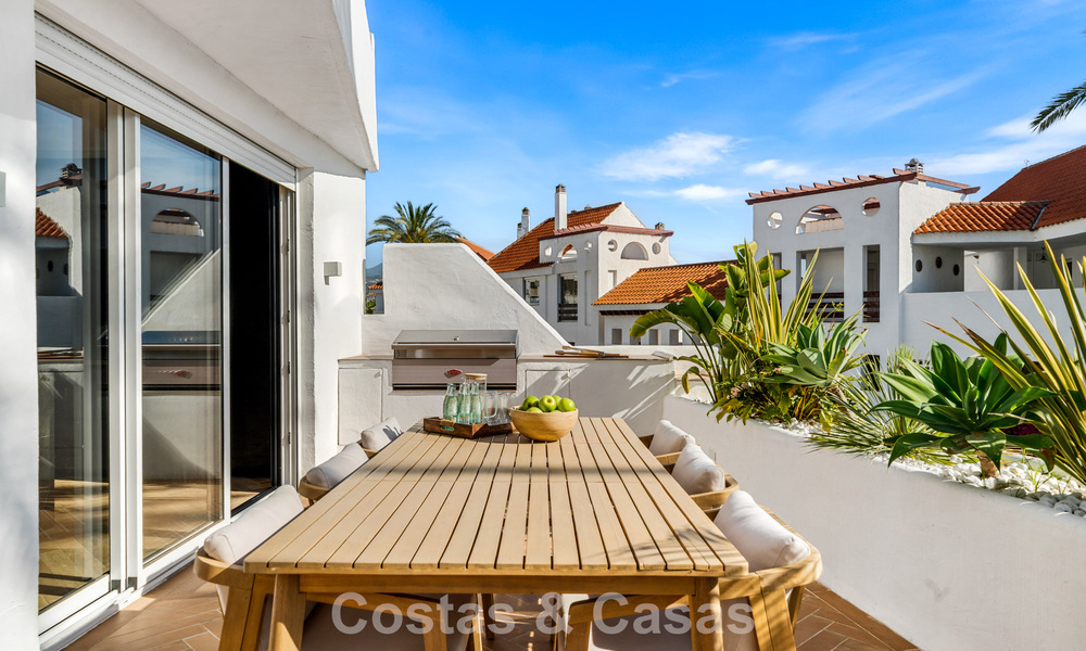 Appartement contemporain entièrement rénové et prêt à emménager à vendre à Nueva Andalucía, Marbella 798893