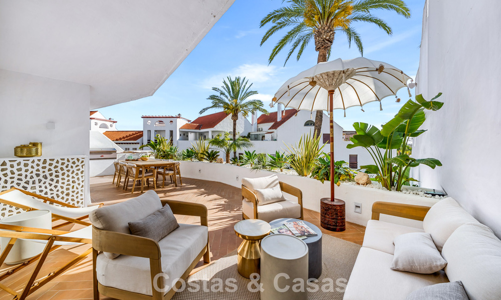 Appartement contemporain entièrement rénové et prêt à emménager à vendre à Nueva Andalucía, Marbella 798894