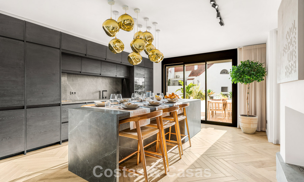Appartement contemporain entièrement rénové et prêt à emménager à vendre à Nueva Andalucía, Marbella 798906