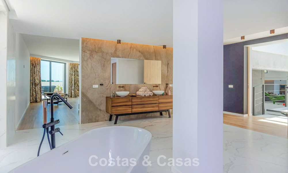 Villa de luxe contemporaine avec vues panoramiques sur la mer à vendre dans les collines de Marbella - Benahavís 798973