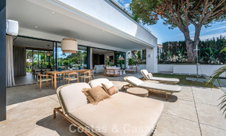 Villa haut de gamme en bord de plage avec toit-terrasse et jacuzzi avec vue sur la mer à vendre à l’est du centre de Marbella 799186 