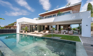 Villa haut de gamme en bord de plage avec toit-terrasse et jacuzzi avec vue sur la mer à vendre à l’est du centre de Marbella 799188 