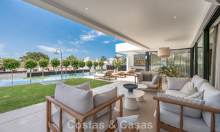 Villa haut de gamme en bord de plage avec toit-terrasse et jacuzzi avec vue sur la mer à vendre à l’est du centre de Marbella 799191 