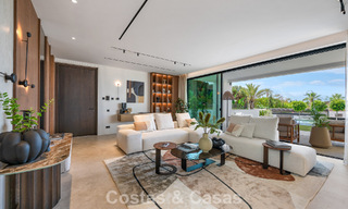 Villa haut de gamme en bord de plage avec toit-terrasse et jacuzzi avec vue sur la mer à vendre à l’est du centre de Marbella 799193 