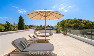 Villa haut de gamme en bord de plage avec toit-terrasse et jacuzzi avec vue sur la mer à vendre à l’est du centre de Marbella 799194 