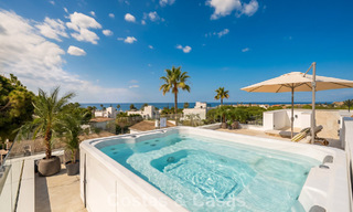 Villa haut de gamme en bord de plage avec toit-terrasse et jacuzzi avec vue sur la mer à vendre à l’est du centre de Marbella 799196 