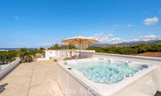 Villa haut de gamme en bord de plage avec toit-terrasse et jacuzzi avec vue sur la mer à vendre à l’est du centre de Marbella 799198 