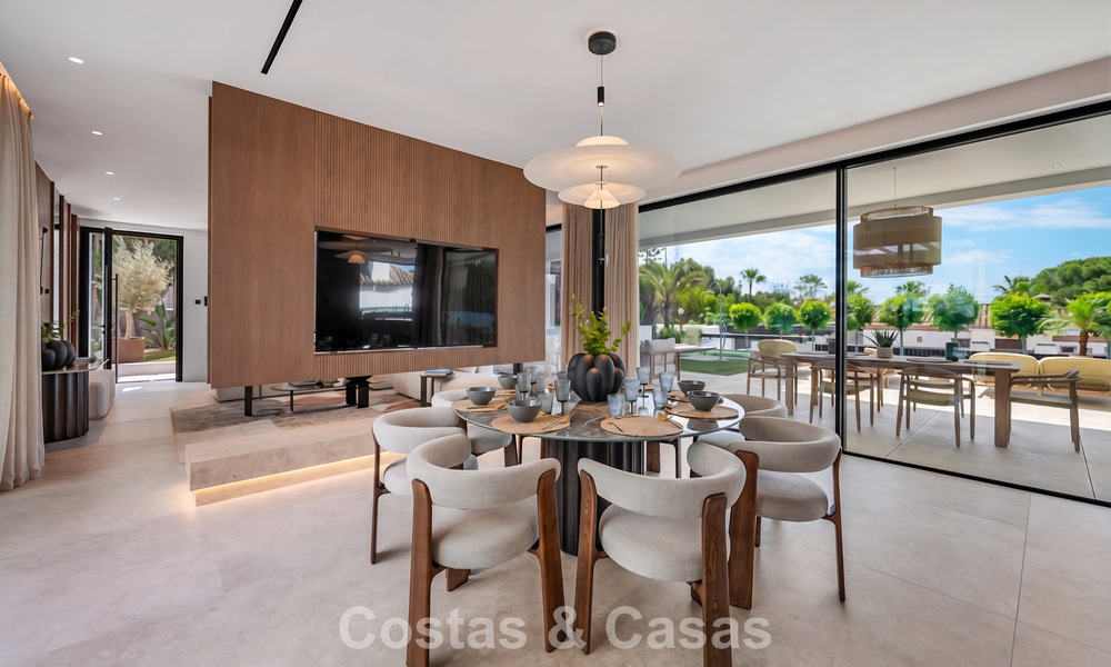 Villa haut de gamme en bord de plage avec toit-terrasse et jacuzzi avec vue sur la mer à vendre à l’est du centre de Marbella 799199