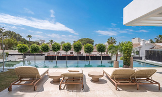 Villa haut de gamme en bord de plage avec toit-terrasse et jacuzzi avec vue sur la mer à vendre à l’est du centre de Marbella 799201 