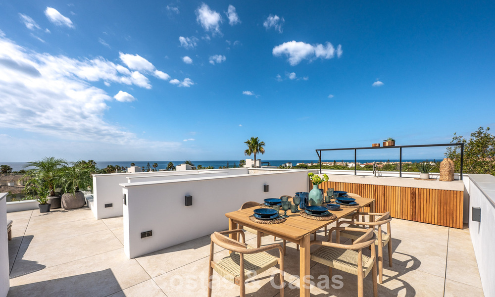 Villa haut de gamme en bord de plage avec toit-terrasse et jacuzzi avec vue sur la mer à vendre à l’est du centre de Marbella 799202