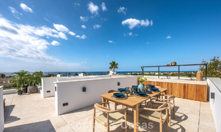 Villa haut de gamme en bord de plage avec toit-terrasse et jacuzzi avec vue sur la mer à vendre à l’est du centre de Marbella 799202 