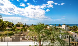Villa haut de gamme en bord de plage avec toit-terrasse et jacuzzi avec vue sur la mer à vendre à l’est du centre de Marbella 799205 