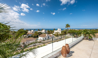 Villa haut de gamme en bord de plage avec toit-terrasse et jacuzzi avec vue sur la mer à vendre à l’est du centre de Marbella 799206 