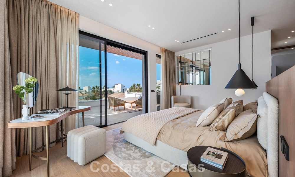 Villa haut de gamme en bord de plage avec toit-terrasse et jacuzzi avec vue sur la mer à vendre à l’est du centre de Marbella 799212