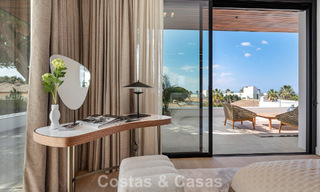 Villa haut de gamme en bord de plage avec toit-terrasse et jacuzzi avec vue sur la mer à vendre à l’est du centre de Marbella 799213 