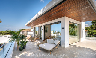 Villa haut de gamme en bord de plage avec toit-terrasse et jacuzzi avec vue sur la mer à vendre à l’est du centre de Marbella 799215 