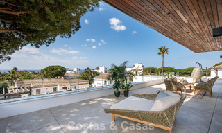 Villa haut de gamme en bord de plage avec toit-terrasse et jacuzzi avec vue sur la mer à vendre à l’est du centre de Marbella 799216 