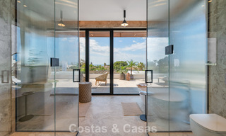 Villa haut de gamme en bord de plage avec toit-terrasse et jacuzzi avec vue sur la mer à vendre à l’est du centre de Marbella 799223 