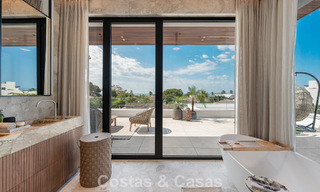 Villa haut de gamme en bord de plage avec toit-terrasse et jacuzzi avec vue sur la mer à vendre à l’est du centre de Marbella 799224 