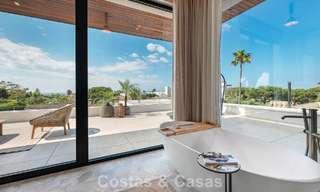 Villa haut de gamme en bord de plage avec toit-terrasse et jacuzzi avec vue sur la mer à vendre à l’est du centre de Marbella 799225 