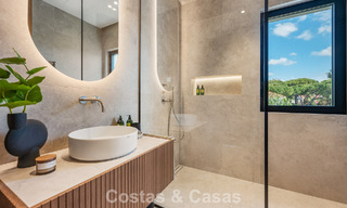 Villa haut de gamme en bord de plage avec toit-terrasse et jacuzzi avec vue sur la mer à vendre à l’est du centre de Marbella 799231 