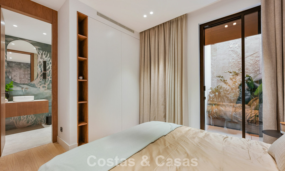 Villa haut de gamme en bord de plage avec toit-terrasse et jacuzzi avec vue sur la mer à vendre à l’est du centre de Marbella 799234