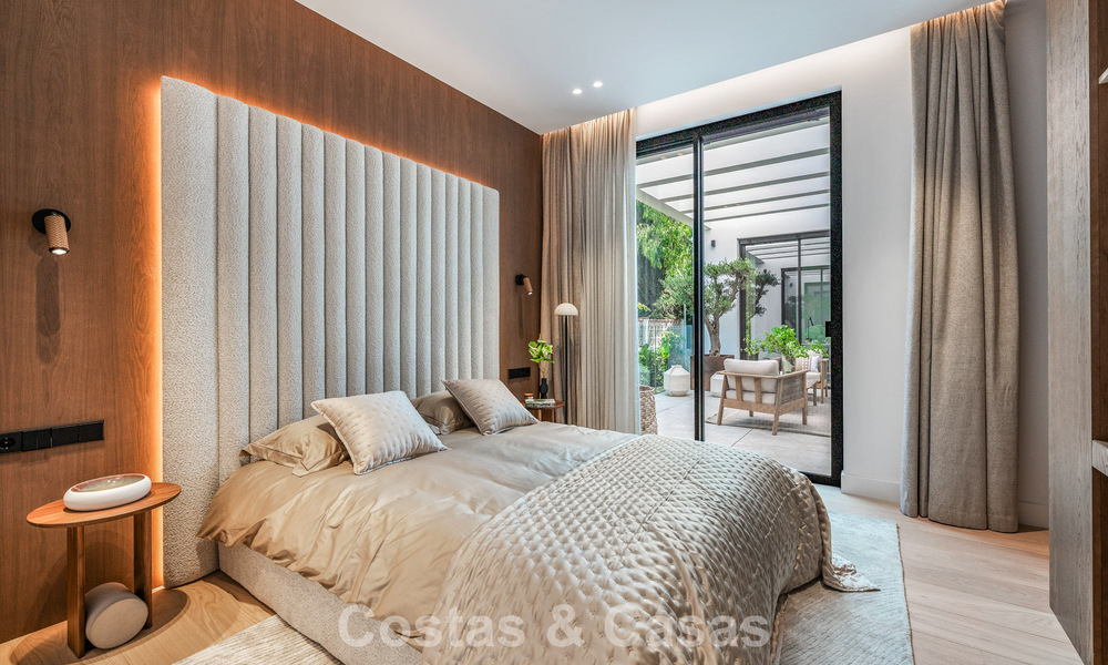 Villa haut de gamme en bord de plage avec toit-terrasse et jacuzzi avec vue sur la mer à vendre à l’est du centre de Marbella 799259