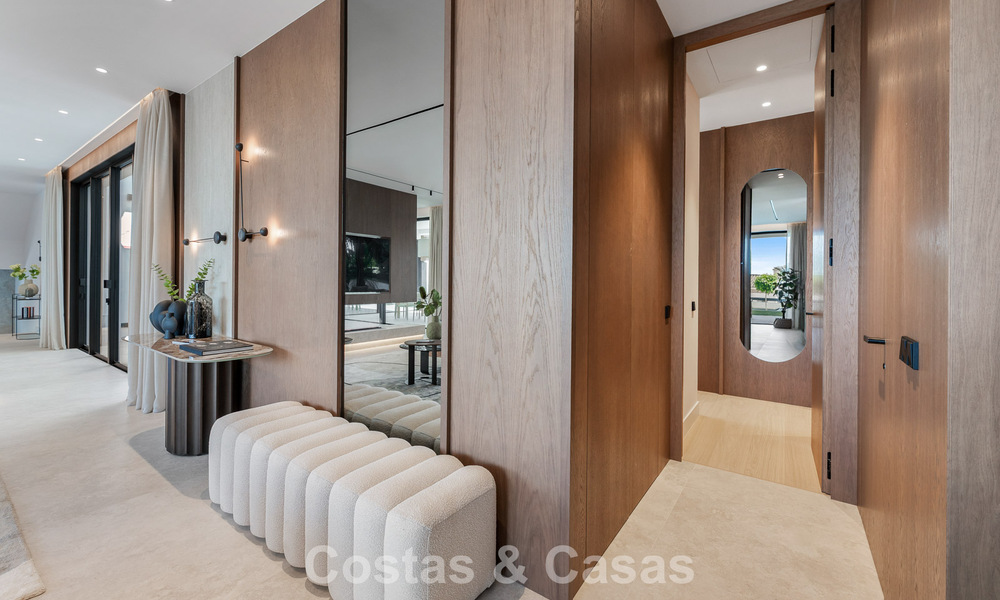 Villa haut de gamme en bord de plage avec toit-terrasse et jacuzzi avec vue sur la mer à vendre à l’est du centre de Marbella 799261