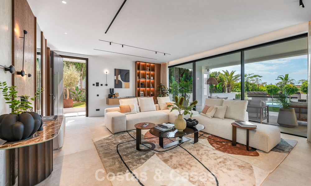 Villa haut de gamme en bord de plage avec toit-terrasse et jacuzzi avec vue sur la mer à vendre à l’est du centre de Marbella 799268